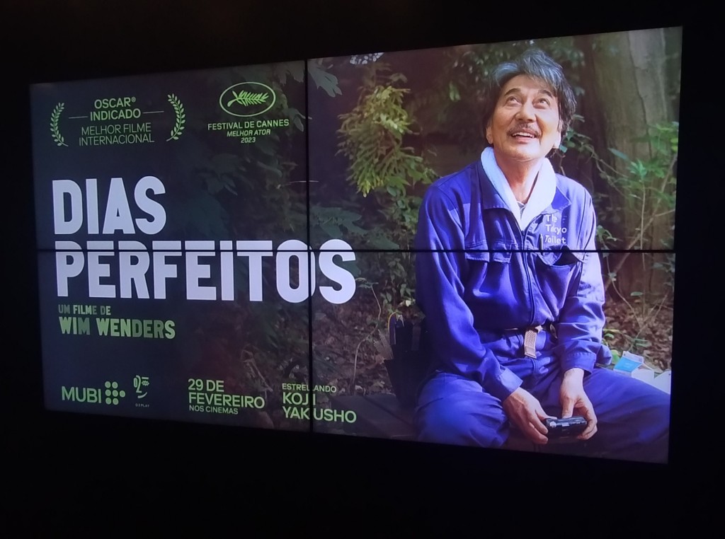Registro da cabine presencial da exibição do filme "Dias Perfeitos" de Wim Wenders